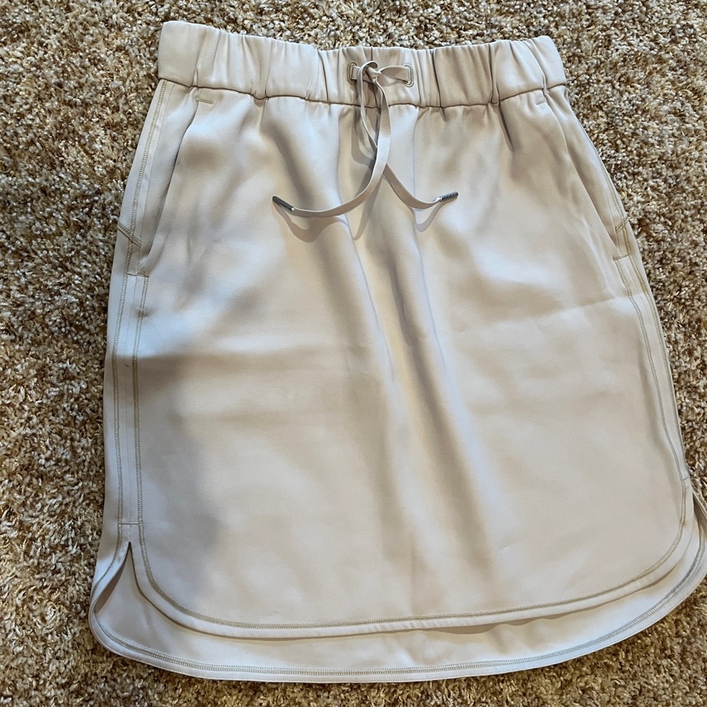 Lululemon on the fly skirt size 6